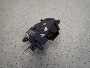 SUZUKI SX4 06-12 SILNICZEK STEROWANIA NAGRZEWNICY 4/7 MINIATURA