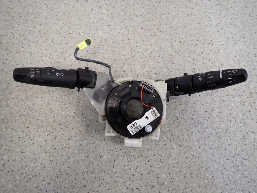 NISSAN MICRA K12 02-10 PRZEŁĄCZNIK POD KIEROWNICE ZESPOLONY TAŚMA 1/6