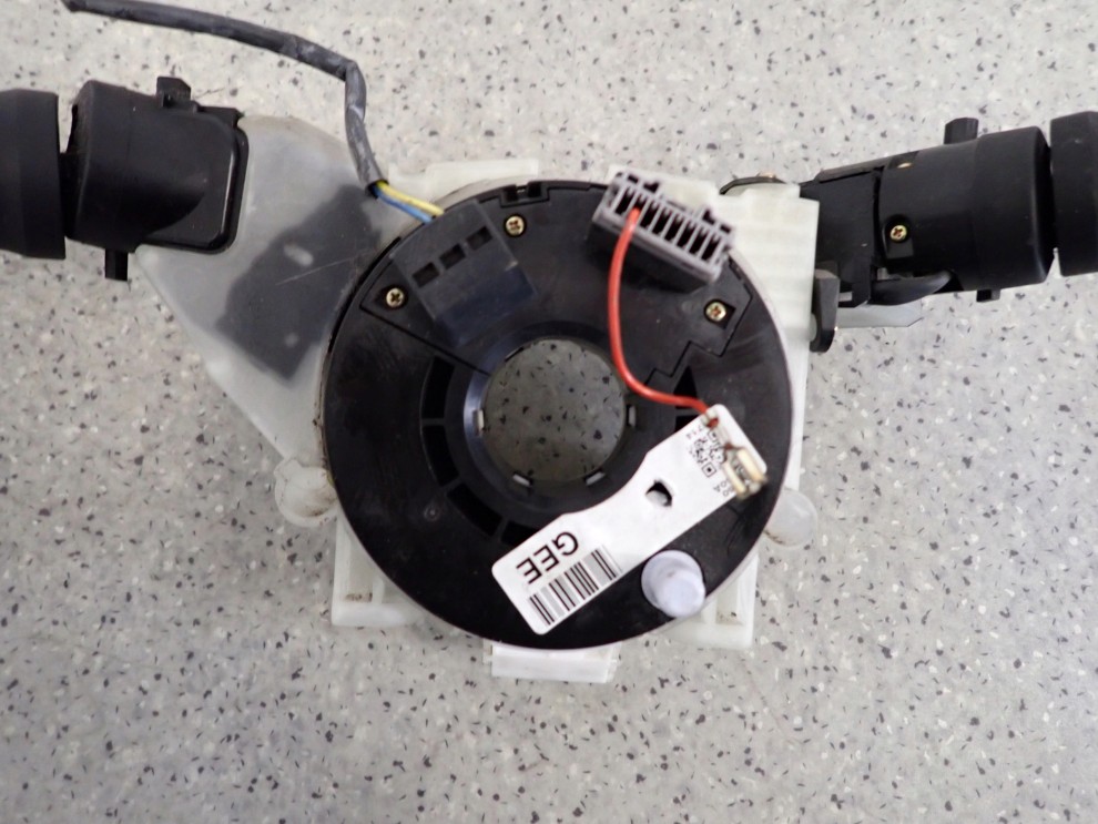 NISSAN MICRA K12 02-10 PRZEŁĄCZNIK POD KIEROWNICE ZESPOLONY TAŚMA 4/6