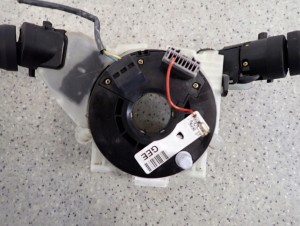 NISSAN MICRA K12 02-10 PRZEŁĄCZNIK POD KIEROWNICE ZESPOLONY TAŚMA 4/6 MINIATURA