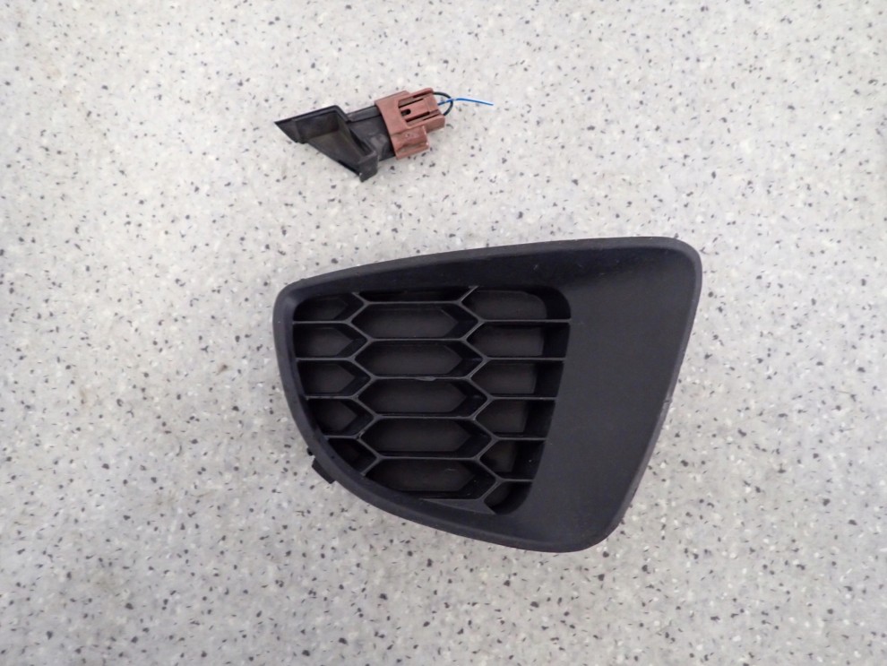 MAZDA2 MAZDA 2 08- DE ZAŚLEPKA HALOGENU RAMKA LEWA 1/4