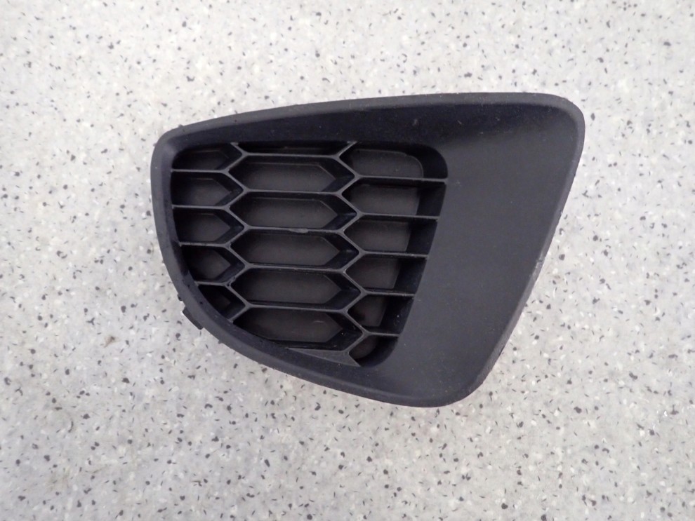 MAZDA2 MAZDA 2 08- DE ZAŚLEPKA HALOGENU RAMKA LEWA 2/4