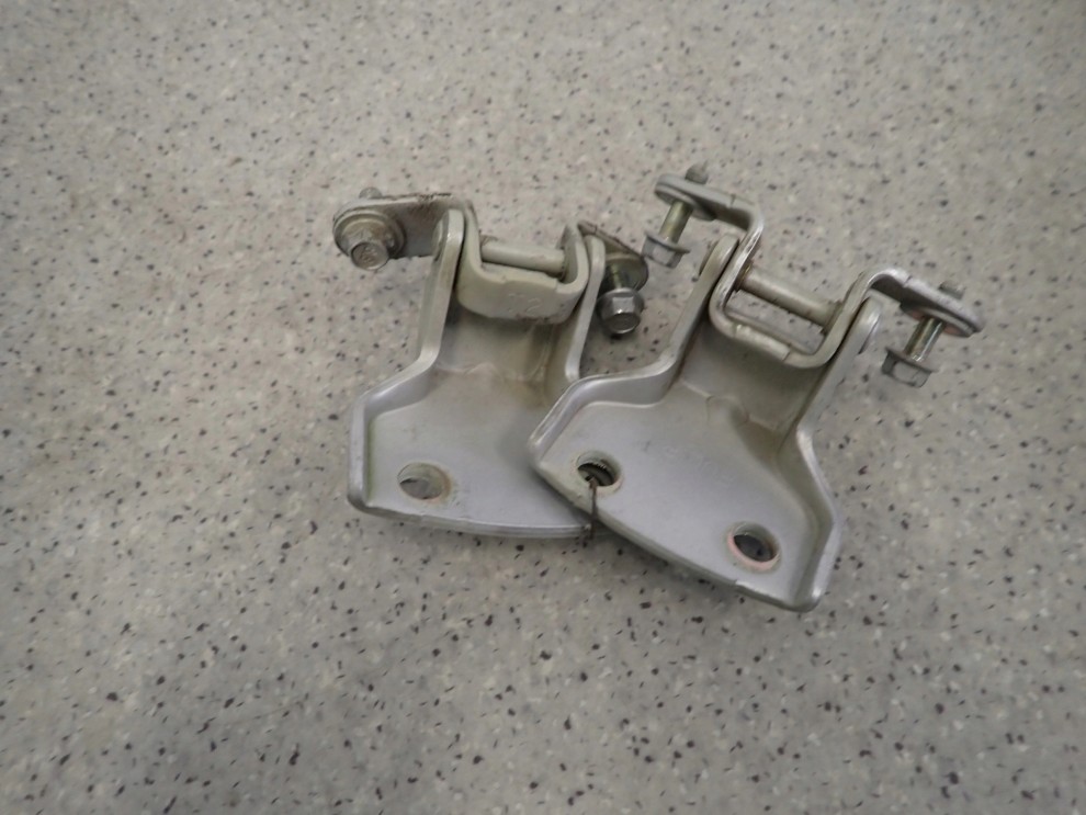 CHEVROLET AVEO T250 4D 07- ZAWIASY DRZWI PRZEDNIE PRAWE 4/4