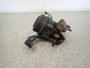 TOYOTA AVENSIS T25 2.0D PRZEDLIFT 02-05 PODUSZKA SILNIKA PRZEDNIA PRAWA 5/7 MINIATURA