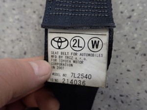 TOYOTA COROLLA VERSO II 04-08 PAS BEZPIECZEŃSTAWA TYLNY LEWY II RZĄD 3/3 MINIATURA