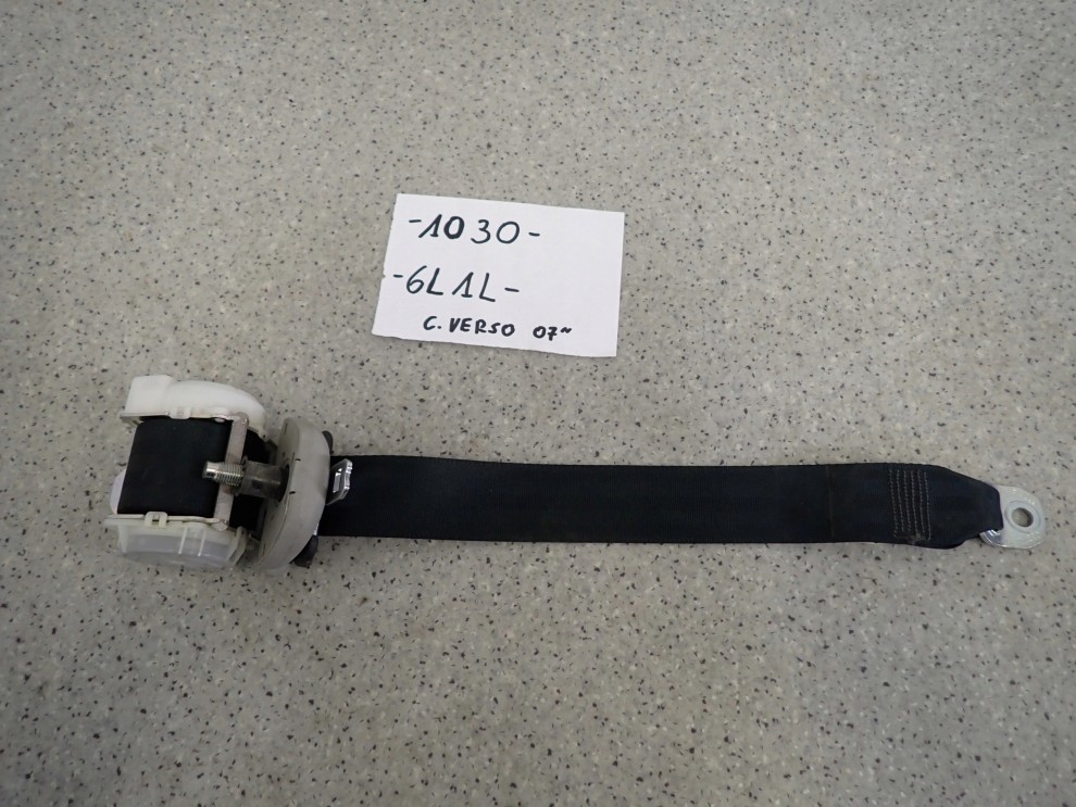 TOYOTA COROLLA VERSO II 04-08 PAS BEZPIECZEŃSTAWA TYLNY LEWY 3 RZĄD 1/2