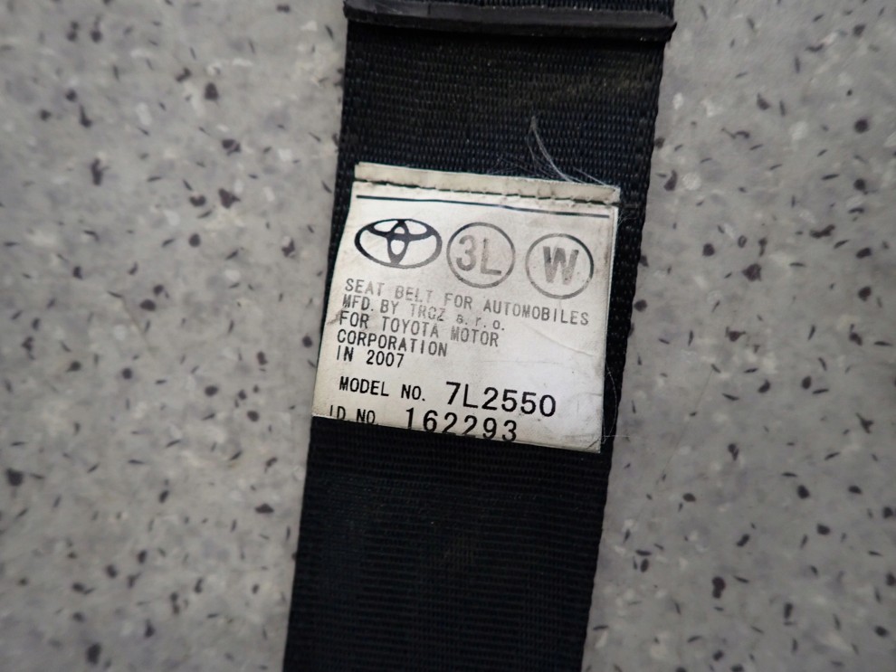 TOYOTA COROLLA VERSO II 04-08 PAS BEZPIECZEŃSTAWA TYLNY LEWY 3 RZĄD 2/2