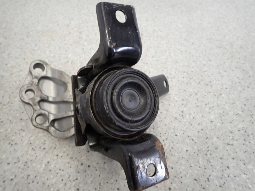 SUZUKI CELERIO 14-19 PODUSZKA SILNIKA PRAWA OLEJOWA 6/7