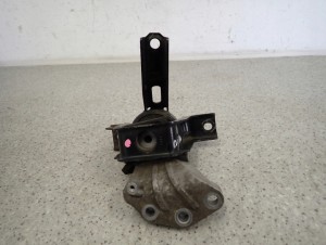 SUZUKI CELERIO 14-19 PODUSZKA SILNIKA PRAWA OLEJOWA 3/7 MINIATURA