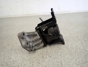 SUZUKI CELERIO 14-19 PODUSZKA SILNIKA PRAWA OLEJOWA 5/7 MINIATURA