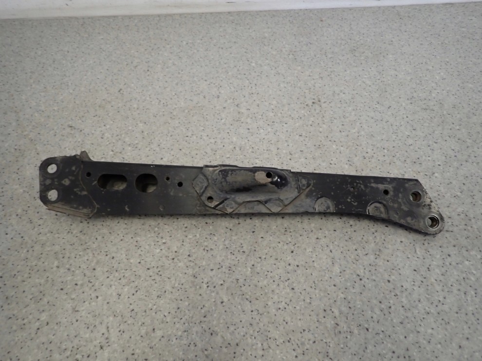 TOYOTA VERSO 09-13 WSPORNIK PASA PRZEDNIEGO LEWY 4/6