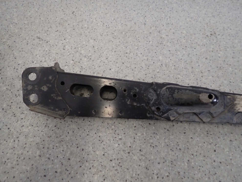 TOYOTA VERSO 09-13 WSPORNIK PASA PRZEDNIEGO LEWY 5/6