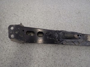 TOYOTA VERSO 09-13 WSPORNIK PASA PRZEDNIEGO LEWY 5/6 MINIATURA