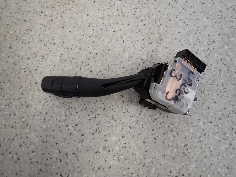 KIA CARENS III 06-11 PRZEŁĄCZNIK ŚWIATEŁ 4/5