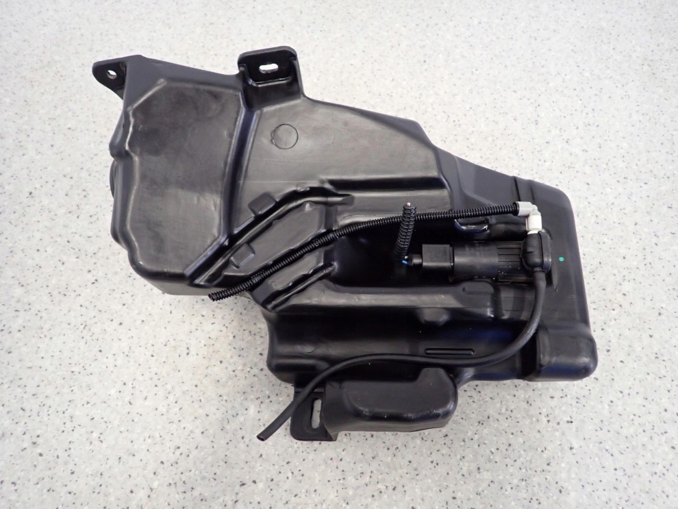 CHEVROLET ORLANDO 10- ZBIORNICZEK PŁYNU DO SPRYSKIWACZY 7/7