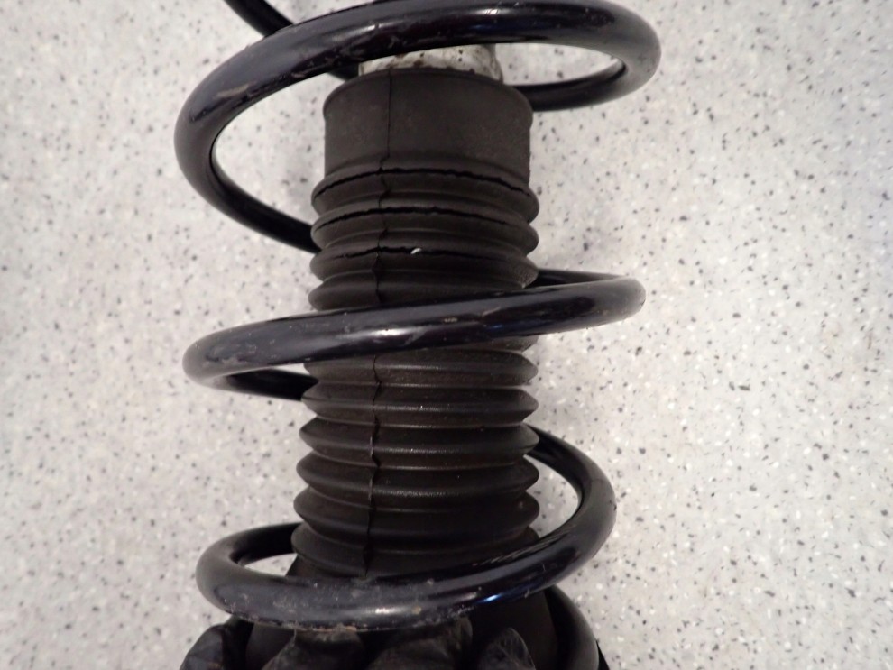 TOYOTA YARIS VERSO 99- AMORTYZATOR PRZÓD LEWY PRAWY 7/8