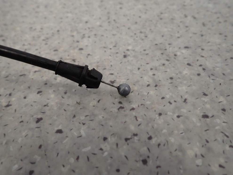 CHEVROLET ORLANDO 10- LINKA OTWIERANIA MASKI 2/4