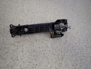 SUZUKI CELERIO 14-19 KLAMKA DRZWI PRZEDNIE LEWY ZQE 8/8 MINIATURA