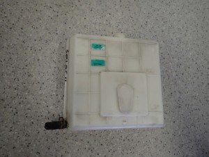 SUZUKI SPLASH 1.2I 08-14 ZBIORNICZEK WYRÓWNAWCZY BENZYNA 3/5 MINIATURA