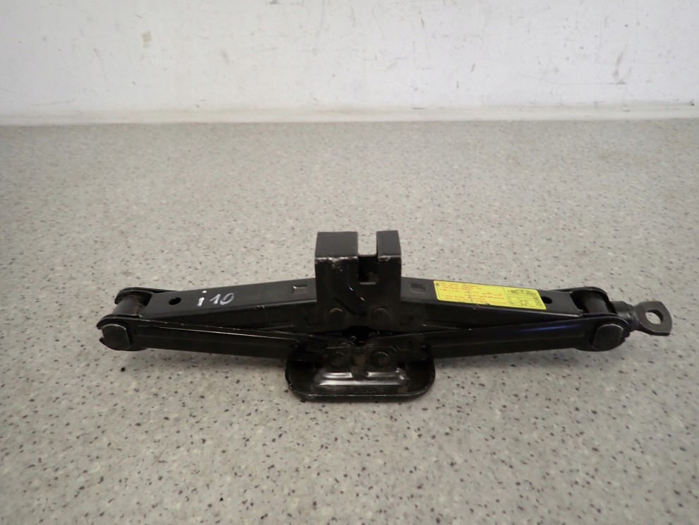 HYUNDAI LEWAREK PODNOŚNIK SAMOCHODOWY 1/5