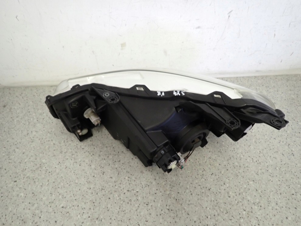 SUZUKI SX4 FIAT SEDICI 06-13 LAMPA PRZEDNIA PRAWA REFLEKTOR 8/9