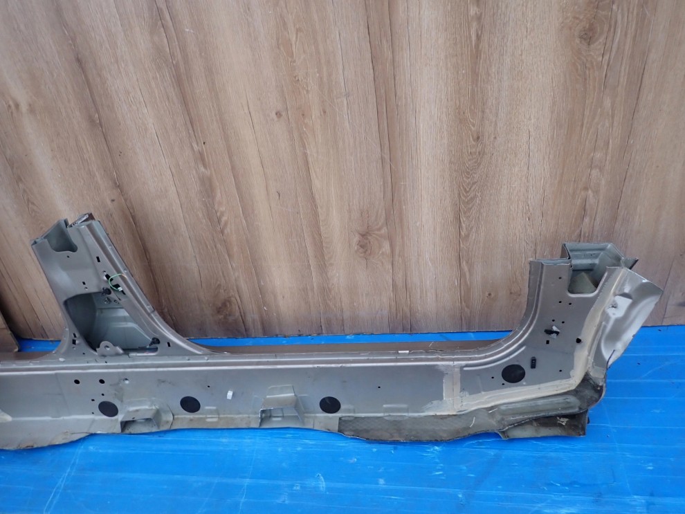 NISSAN NOTE E11 06-11 PRÓG LEWY C30 8/10