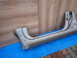 NISSAN NOTE E11 06-11 PRÓG LEWY C30 2/10 MINIATURA