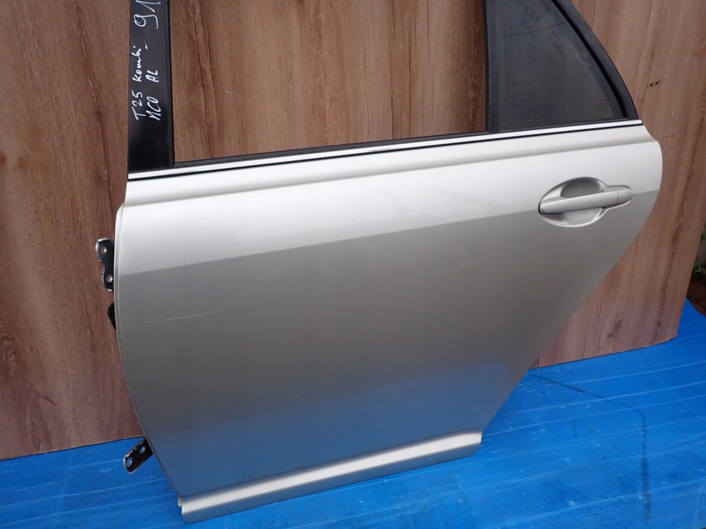 TOYOTA AVENSIS T25 KOMBI 02- DRZWI TYLNE LEWE 1C0 3/11