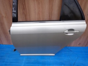 TOYOTA AVENSIS T25 KOMBI 02- DRZWI TYLNE LEWE 1C0 2/11 MINIATURA