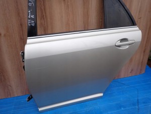 TOYOTA AVENSIS T25 KOMBI 02- DRZWI TYLNE LEWE 1C0 3/11 MINIATURA