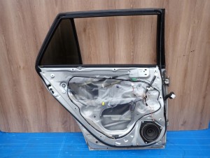 TOYOTA AVENSIS T25 KOMBI 02- DRZWI TYLNE LEWE 1C0 10/11 MINIATURA