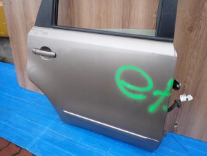 NISSAN NOTE E11 06-12 DRZWI TYLNE PRAWE C30 4/12 MINIATURA