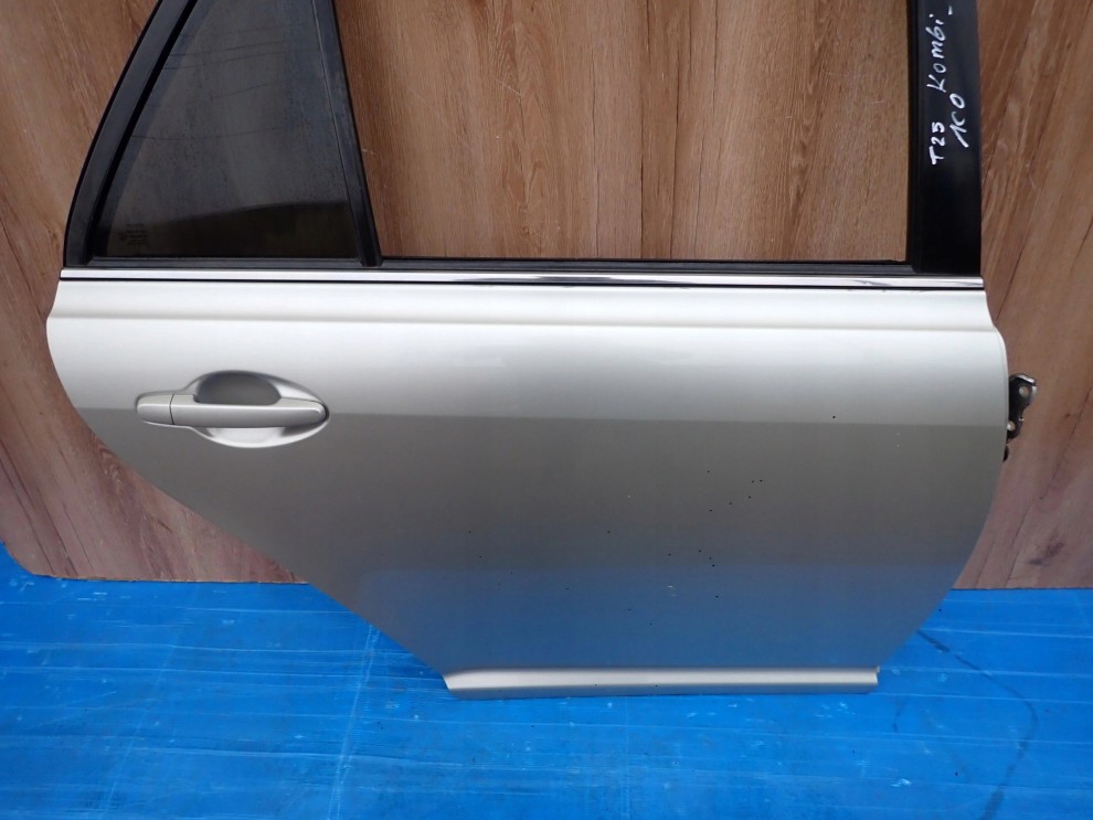 TOYOTA AVENSIS T25 KOMBI 02- DRZWI TYLNE PRAWE 1C0 2/12