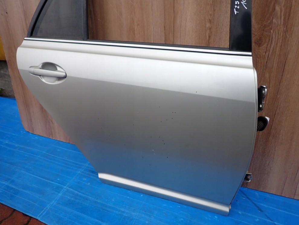 TOYOTA AVENSIS T25 KOMBI 02- DRZWI TYLNE PRAWE 1C0 4/12