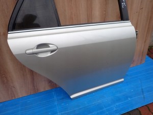 TOYOTA AVENSIS T25 KOMBI 02- DRZWI TYLNE PRAWE 1C0 3/12 MINIATURA