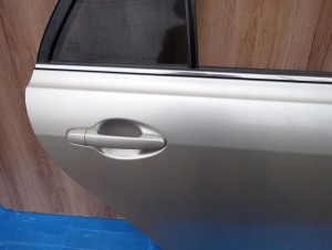 TOYOTA AVENSIS T25 KOMBI 02- DRZWI TYLNE PRAWE 1C0 6/12 MINIATURA