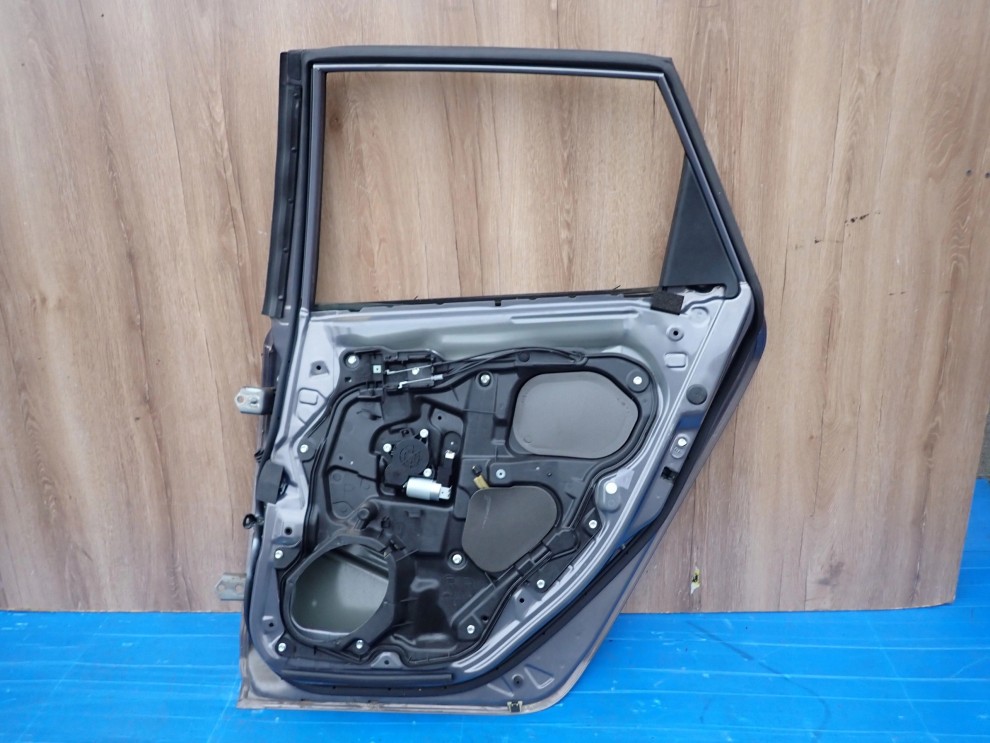 MAZDA3 MAZDA 3 BK HB 03-07 DRZWI TYLNE PRAWE 32S 10/12