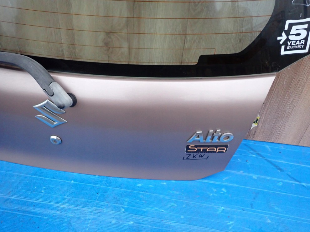 SUZUKI ALTO 09-14 KLAPA BAGAŻNIKA SZYBA TYLNA ZKW 8/11