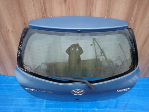 TOYOTA YARIS II 06- KLAPA TYLNA BAGAŻNIKA 8T1 2/11 MINIATURA