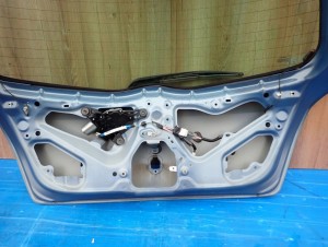 TOYOTA YARIS II 06- KLAPA TYLNA BAGAŻNIKA 8T1 11/11 MINIATURA