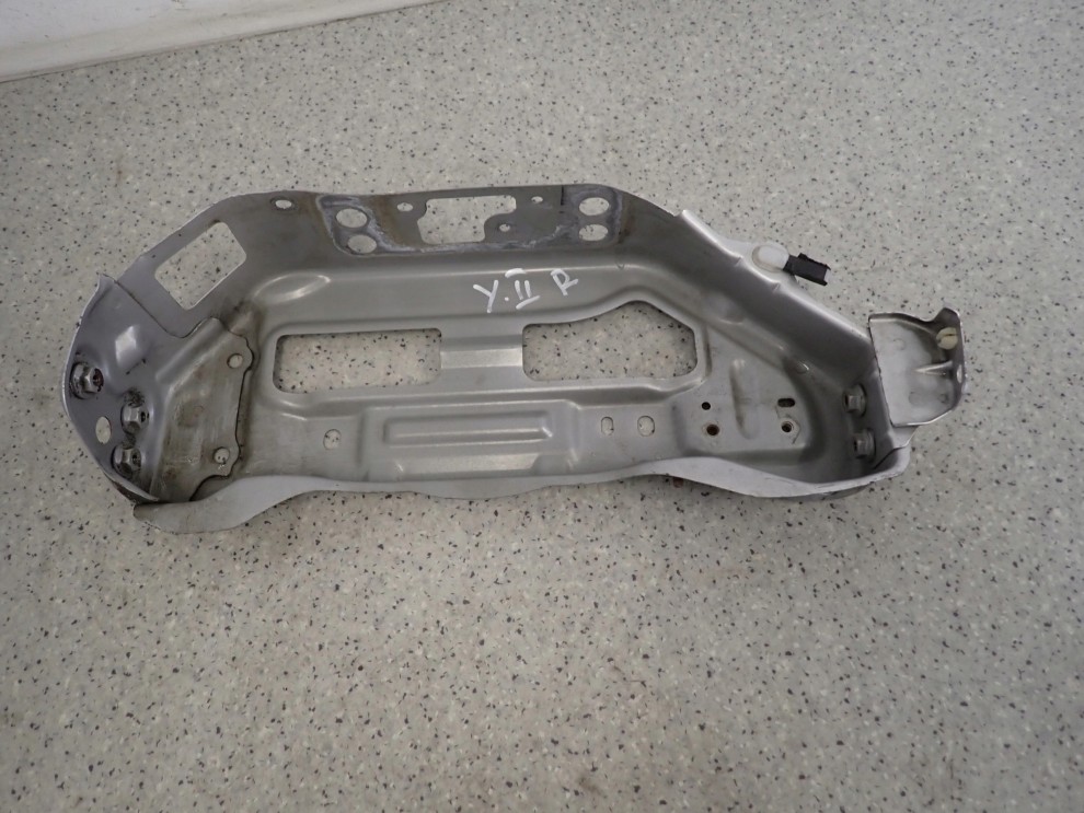 TOYOTA YARIS II 06-09 WSPORNIK PIONOWY PRAWY PASA PRZEDNIEGO 3/7