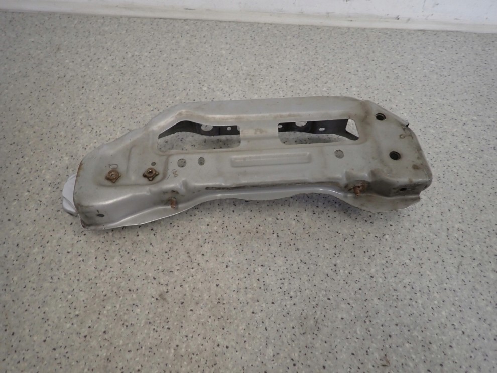 TOYOTA YARIS II 06-09 WSPORNIK PIONOWY PRAWY PASA PRZEDNIEGO 6/7