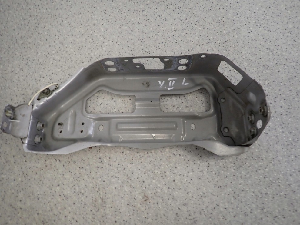 TOYOTA YARIS II 06-09 WSPORNIK PIONOWY LEWY PASA PRZEDNIEGO 3/7