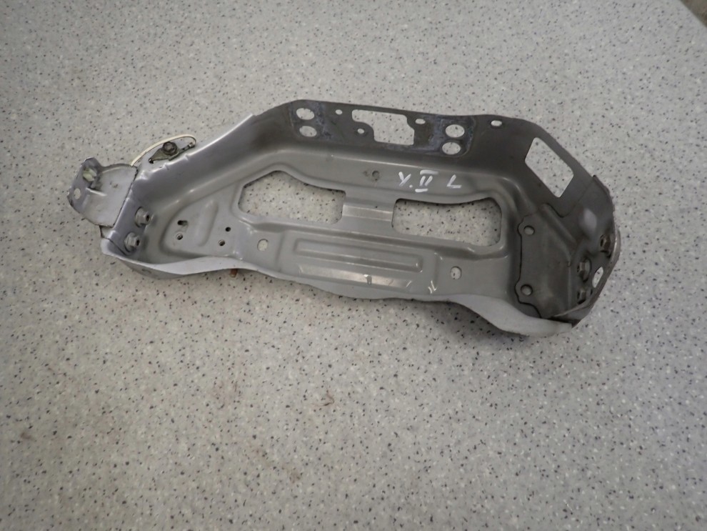 TOYOTA YARIS II 06-09 WSPORNIK PIONOWY LEWY PASA PRZEDNIEGO 4/7