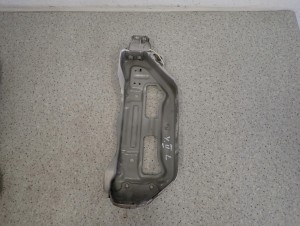 TOYOTA YARIS II 06-09 WSPORNIK PIONOWY LEWY PASA PRZEDNIEGO