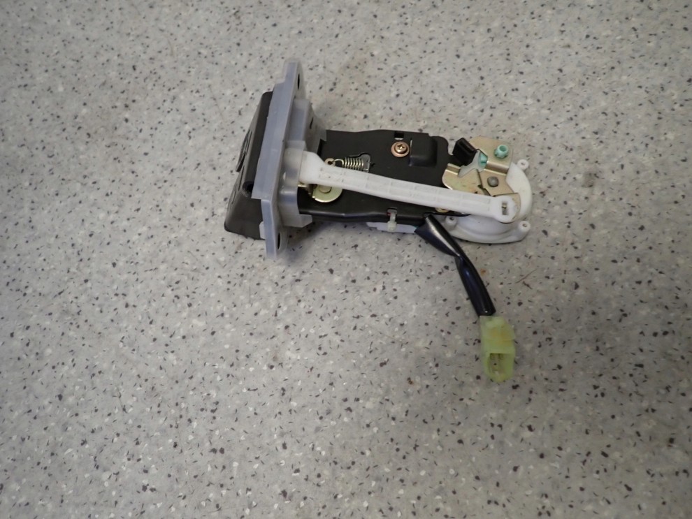 SUZUKI IGNIS 00-07 ZAMEK KLAPY BAGAŻNIKA KLAPY TYŁ 5/5