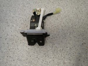 SUZUKI IGNIS 00-07 ZAMEK KLAPY BAGAŻNIKA KLAPY TYŁ 3/5 MINIATURA