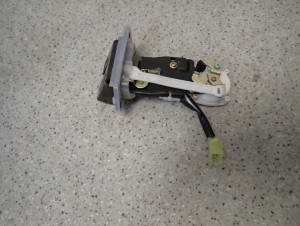 SUZUKI IGNIS 00-07 ZAMEK KLAPY BAGAŻNIKA KLAPY TYŁ 5/5 MINIATURA