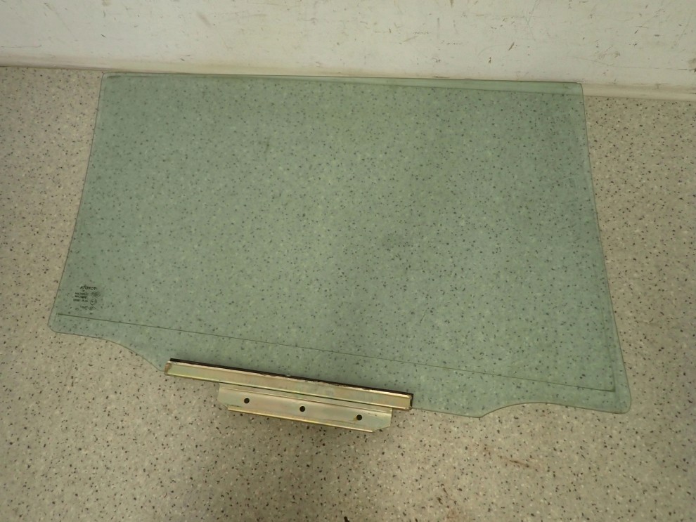 TOYOTA COROLLA E12 KOMBI 04-07 SZYBA TYLNA LEWA 3/7