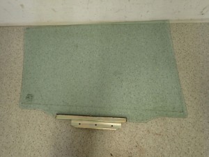 TOYOTA COROLLA E12 KOMBI 04-07 SZYBA TYLNA LEWA 4/7 MINIATURA